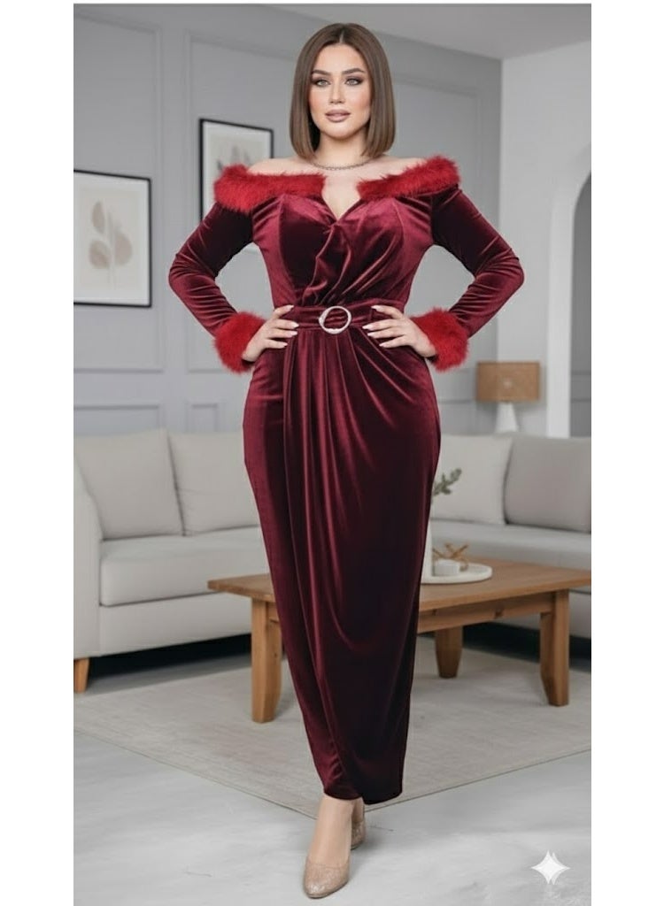 فول جوي فستان سهرة طويل فاخر مصنوع من قماش المخمل الناعم مع أكمام طويلة مزودة بتفصيل فرو عند الأطراف، مع حزام أنيق عند الخصر يبرز القوام ويمنح تناسقاً مثالياً ,فستان موضة وعصري - Image 3